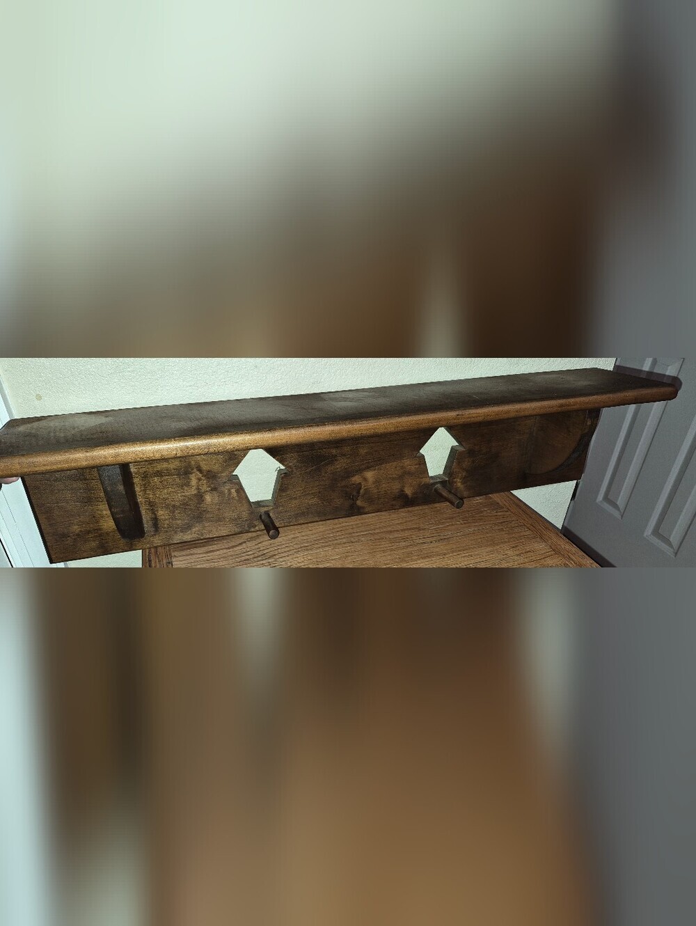 Large Old Country Wood Display Shelf, With 2 Peg Hooks - Picture 2 of 9